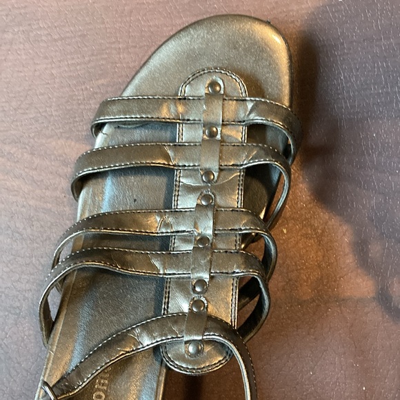 Silver shoes. Size 7. - Picture 2 of 4